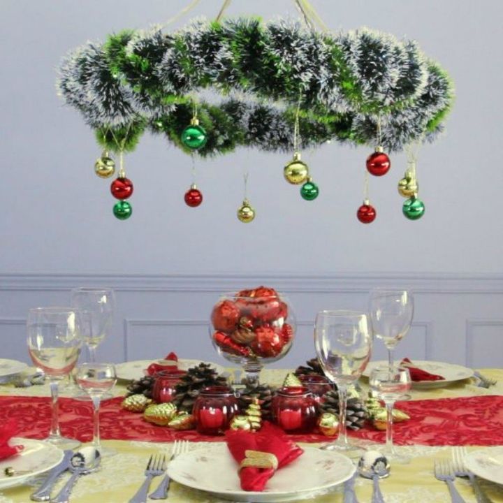 agarra un aro de hula para estas 10 increbles ideas de decoracin, Crea una impresionante l mpara de Navidad