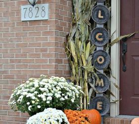 s make your neighbor s smile with these 12 inviting porch ideas, Stencil thrift store baskets with a greeting