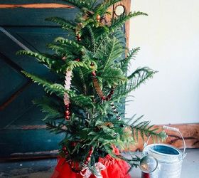 Easy NO-SEW Christmas Tree Skirt