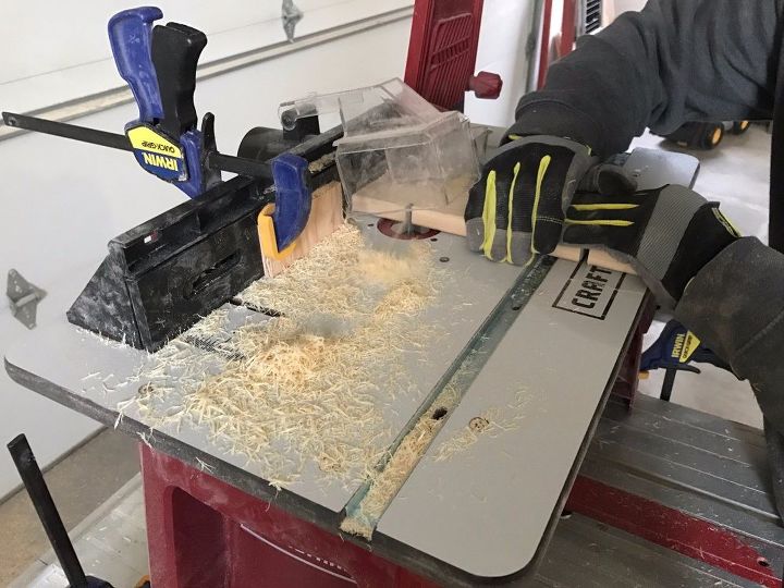 how to tell time coffee and wine sign hanger, We use a Craftsman router and router table