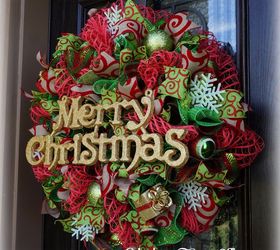 deco mesh christmas wreath using window pane mesh, crafts, wreaths