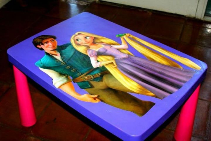s give your kids the coolest furniture with these 14 jaw dropping ideas, painted furniture, Add their favorite Disney characters