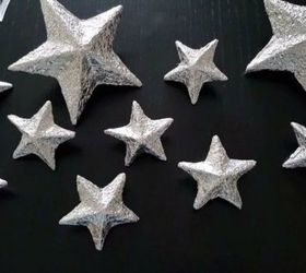 s fold tin foil for these breathtaking christmas decor ideas, christmas decorations, home decor, These 3D shiny stars in different sizes