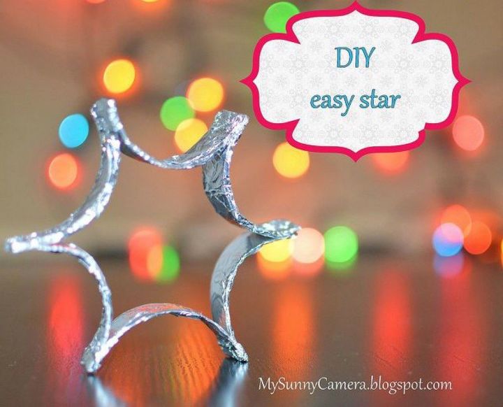 dobla el papel de aluminio para estas impresionantes ideas de decoracin navidea, Esta estrella de seis puntas hecha con papel higi nico