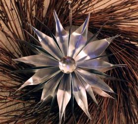s fold tin foil for these breathtaking christmas decor ideas, christmas decorations, home decor, These sparkly and pointed flower ornaments