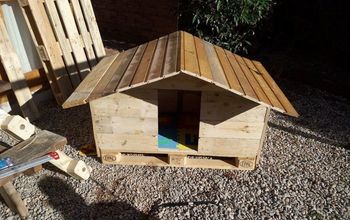 Casa para perros de madera de palet recuperada
