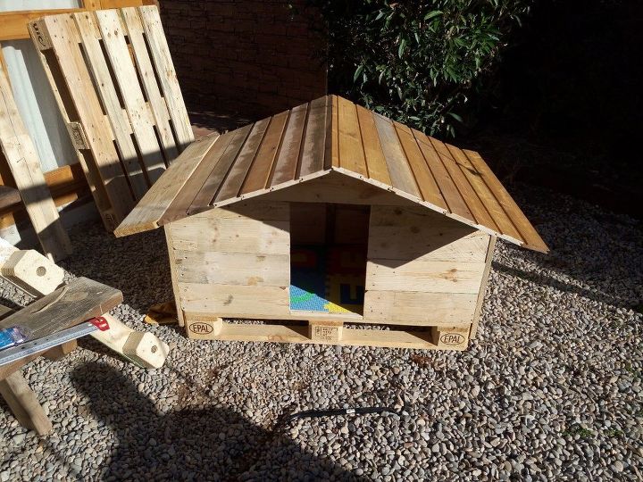 reclaimed pallet wood dog house, pallet