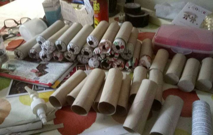 calendrio do advento de natal com tubos de papel higinico reciclados