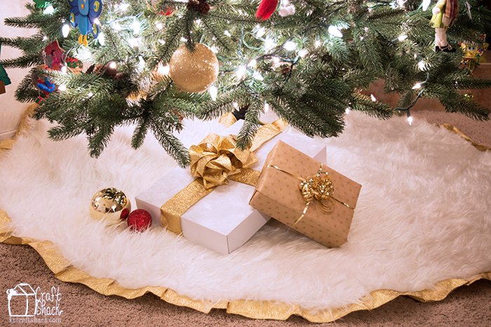 no sew rustic glam faux fur and gold tree skirt