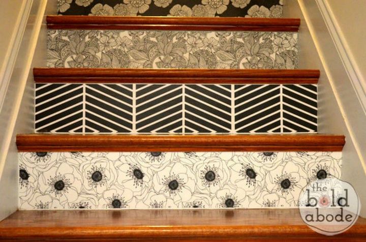 20 maneiras que voc nunca pensou em usar papel de parede, Atualizando o papel de parede nas escadas