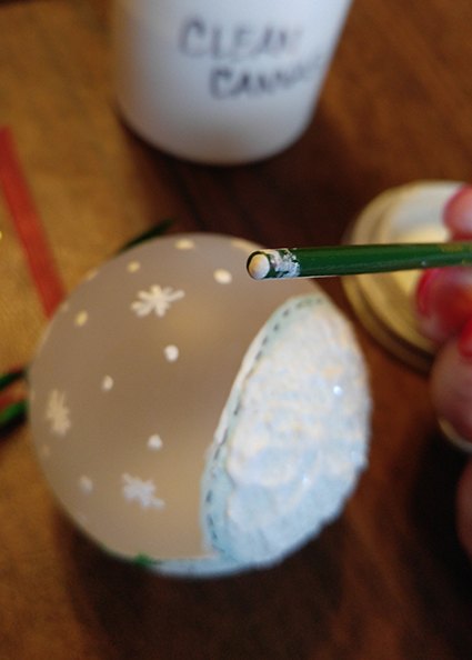 what to do with leftover paint painted ornaments, christmas decorations, seasonal holiday decor, Little snowflakes