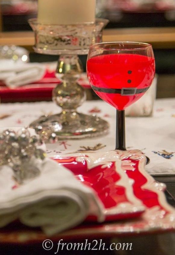 coge una copa de vino para estas 14 magnficas ideas, Copas de vino de Pap Noel DIY