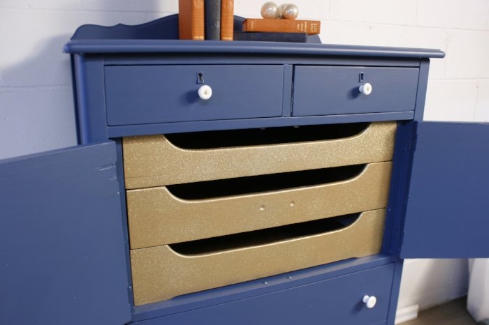 a painted dresser with a touch of glitter, painted furniture