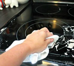 s top cleaning tips you need to know for 2017, cleaning tips, This genius way to get plastic off stove top