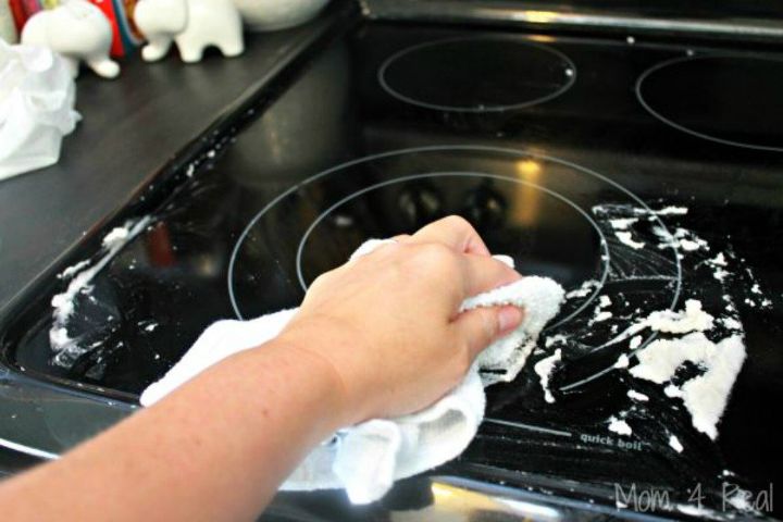 los mejores consejos de limpieza que debes conocer para 2017, Esta genial forma de quitar el pl stico de la encimera de la cocina