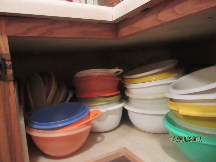 what are the best ways to store tupperware lids