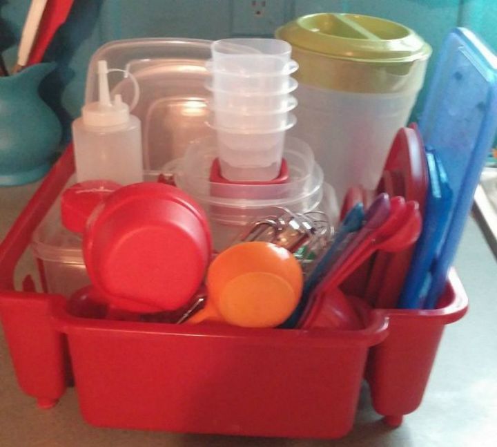 organize your plastic containers with these brilliant tips, Use a dish drainer to keep everything in orde