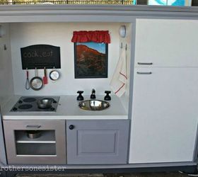 nunca pensaste en poner tus gabinetes de cocina aqu 13 ideas, En el cuarto de juegos como cocina de juguete