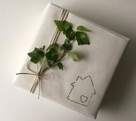 christmas gift wrapping using home supplies, home decor