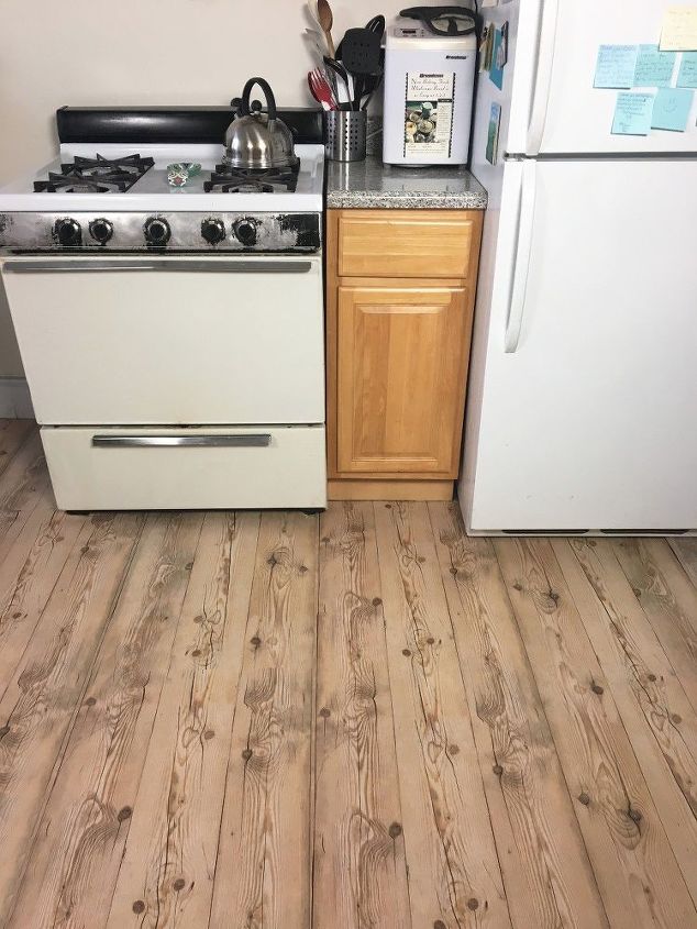 13 ideas de papel de contacto que la mayora de la gente nunca ha pensado, Apartamento Friendly Faux Wood Floors With Contact Paper