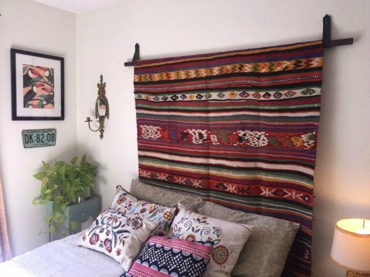 cut up old belts for these 13 amazing decor ideas, Loop a rug through them for a wall hanging