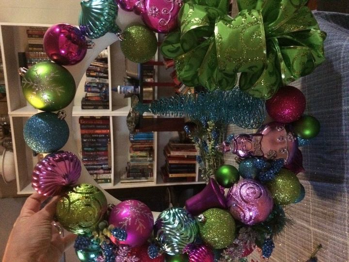christmas ornament wreaths, christmas decorations, crafts, seasonal holiday decor, wreaths