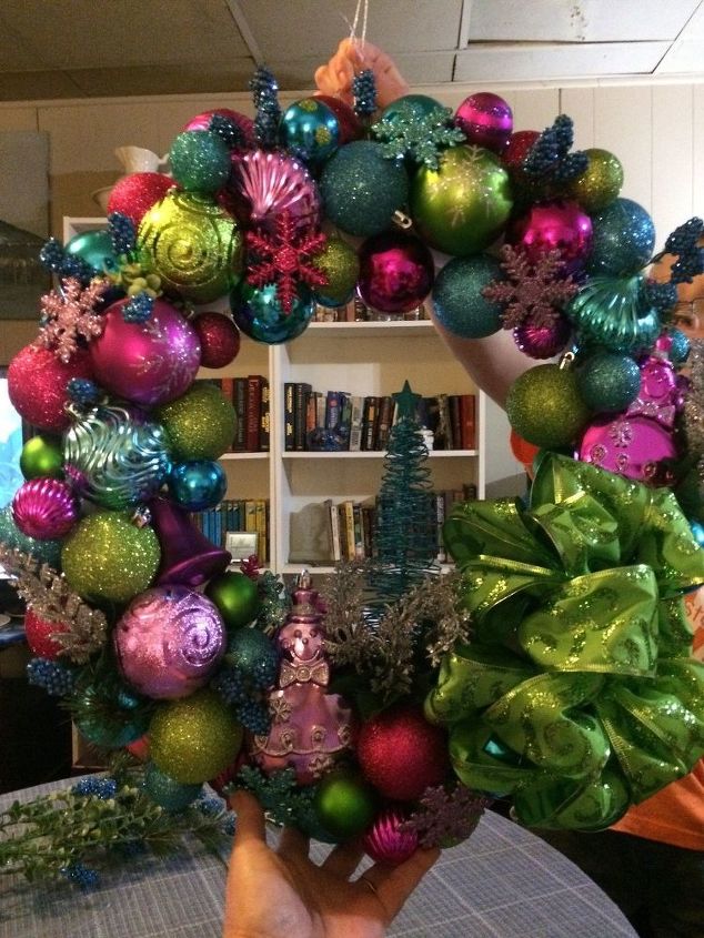 christmas ornament wreaths, christmas decorations, crafts, seasonal holiday decor, wreaths