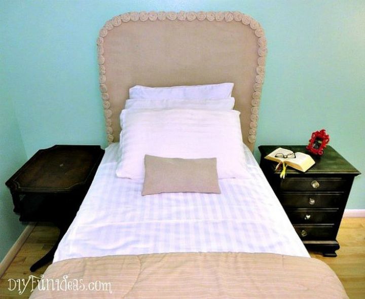 11 cabeceros tapizados que puedes hacer sin coser, Cubierta del cabecero con rosetas de tela sin coser Actualizaci n f cil del dormitorio