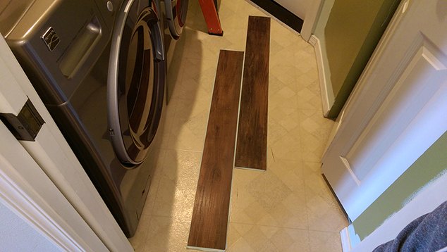 transforme o piso da sua lavanderia com piso vinlico de madeira falsa