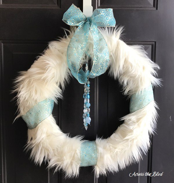 faux fur winter wreath, crafts, wreaths
