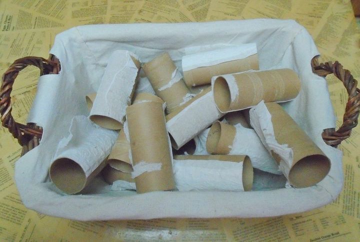 mini adornos de cesta con tubos de papel higinico