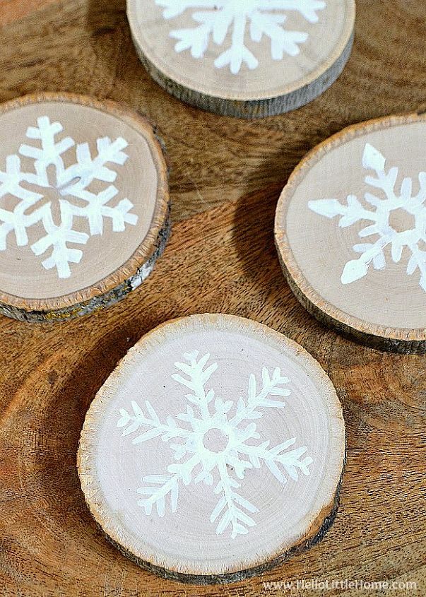 posavasos de madera con copos de nieve diy