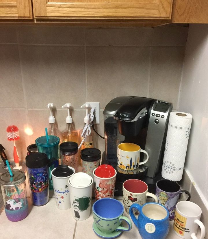 q mug cup display in a rental