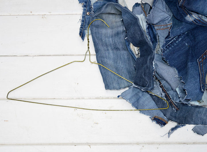 uma tima maneira de usar seu jeans velho para decorar sua casa para o dia dos