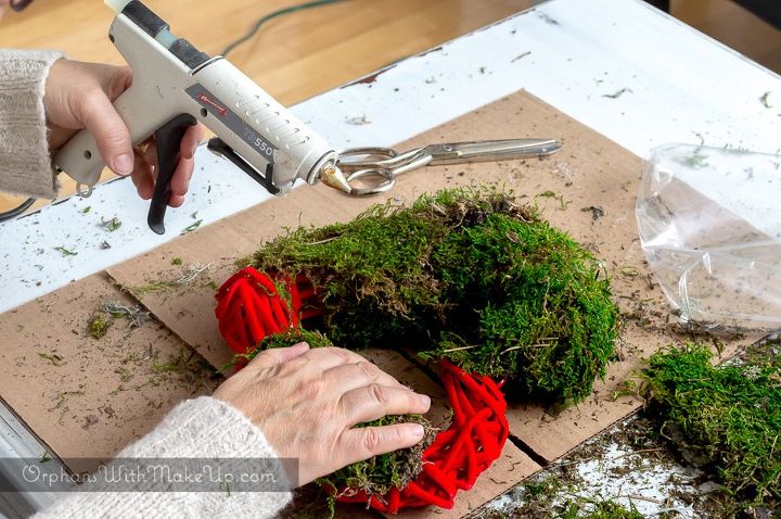 easy valentine heart shaped moss wreath, crafts, seasonal holiday decor, valentines day ideas, wreaths