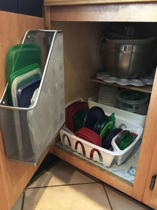 organiza tu cocina con estas 16 ideas de almacenamiento sencillas y baratas, Utiliza un escurreplatos para organizar tus tuppers