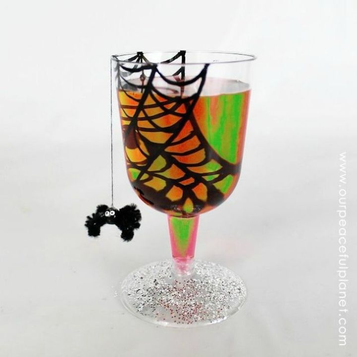 14 shocking things you can do with those leftover plastic cups, Color them in a spooky pattern for Halloween