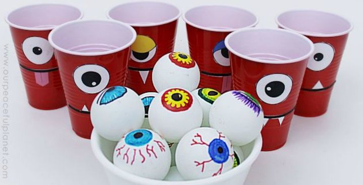 14 shocking things you can do with those leftover plastic cups, Remake them as party game