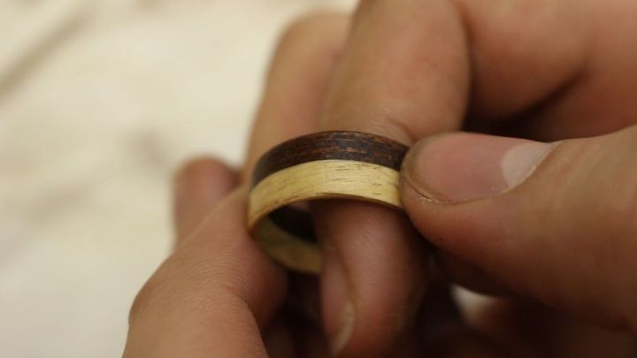 se puede hacer un anillo con virutas de madera