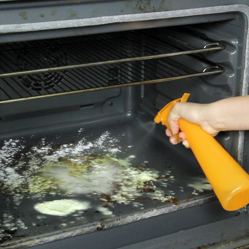 an insanely easy eco oven cleaner appliances Aprenda a fazer um limpa forno ecológico.