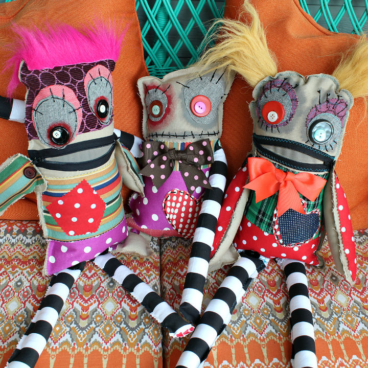 bonecos monstros feitos de retalhos de tecido no sew