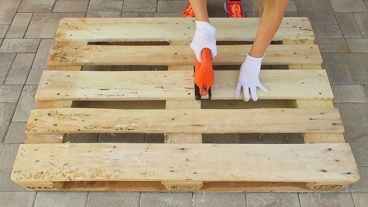 vintage style coffee table from pallet video