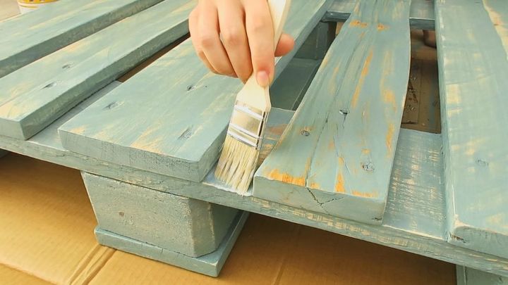 vintage style coffee table from pallet video