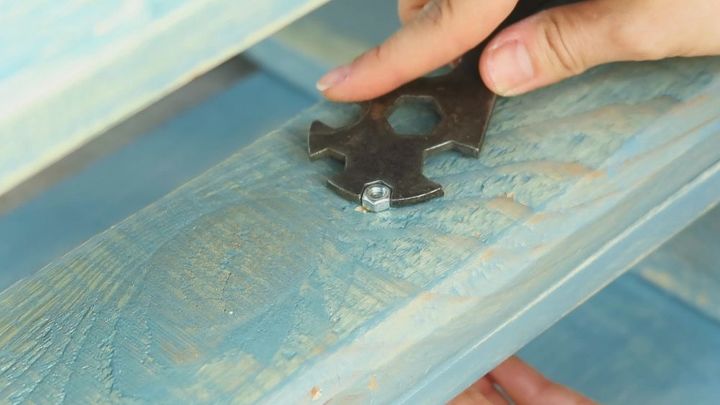 vintage style coffee table from pallet video