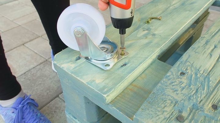 vintage style coffee table from pallet video