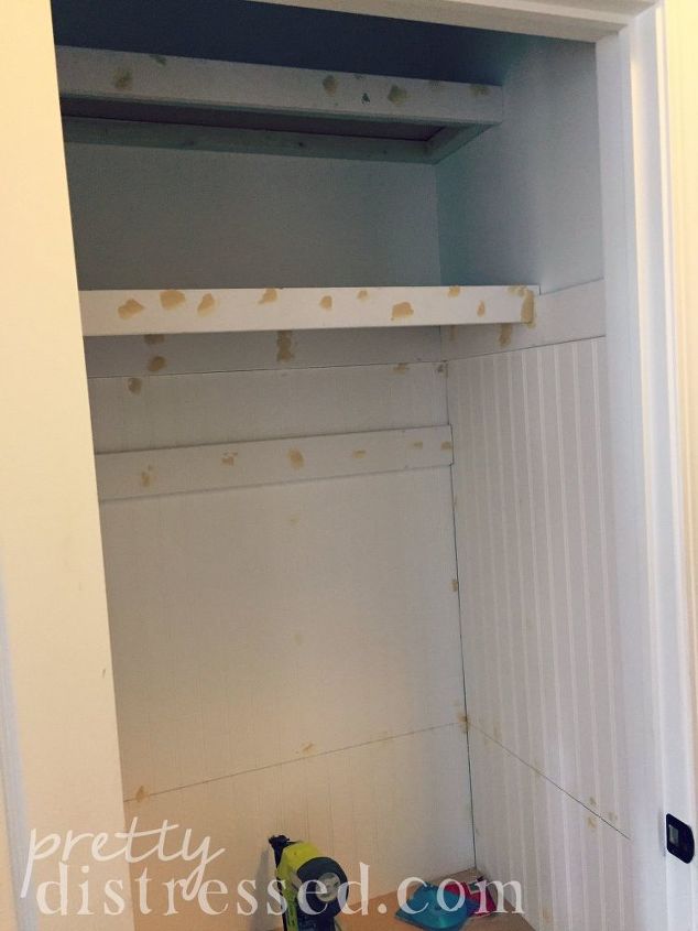 o armrio do corredor se transforma em um mini banheiro