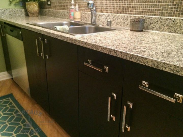 12 reasons not to paint your kitchen cabinets white, Dark cabinets give more contrast