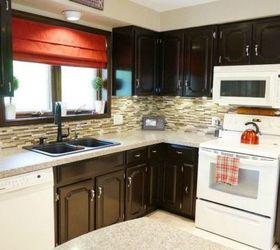12 reasons not to paint your kitchen cabinets white, Dark colors make white look bright
