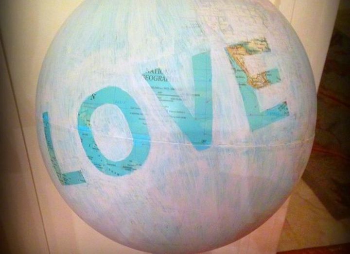 11 transformaciones de globos terrqueos que cambiarn tu mundo, Decoraci n de boda Global LOVE
