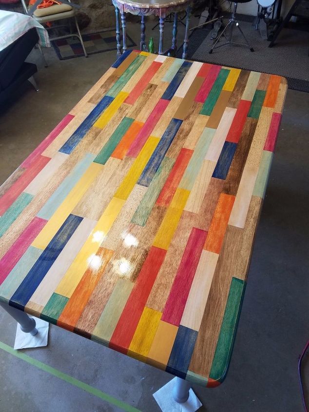 mesa de cozinha color block, Desfocado com a primeira camada de poliuretano